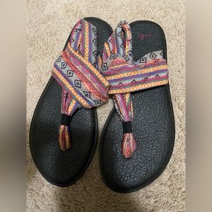 Sanuk yoga mat/tribal sandals
